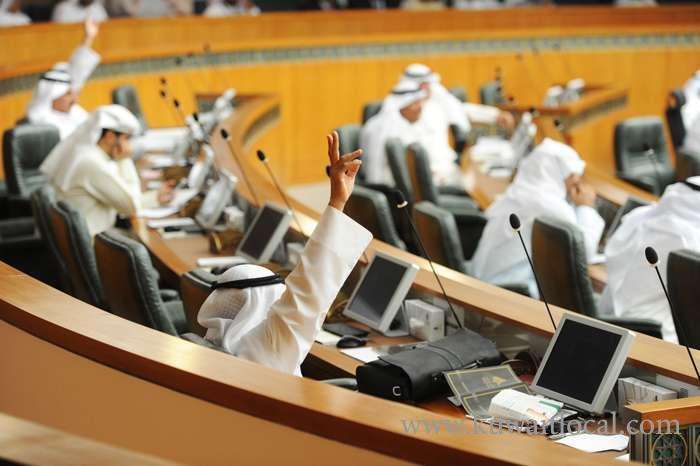 lawmakers-approve-bill-on-work-in-private-sector_kuwait
