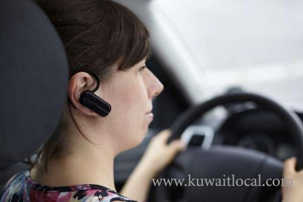 hands-free-phone-use-by-drivers-equally-distracting_kuwait