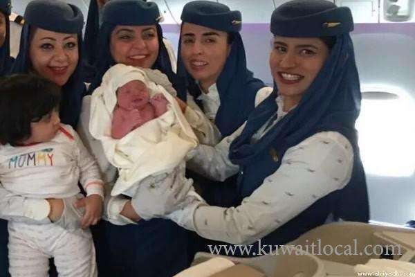 airhostesses-help-saudi-woman-deliver-baby-on-plane-mid-flight_kuwait