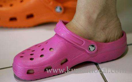 this-is-why-you-should-never-put-crocs-on-your-feet-again_kuwait