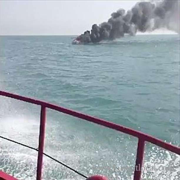 fire-broke-out-in-a-boat_kuwait