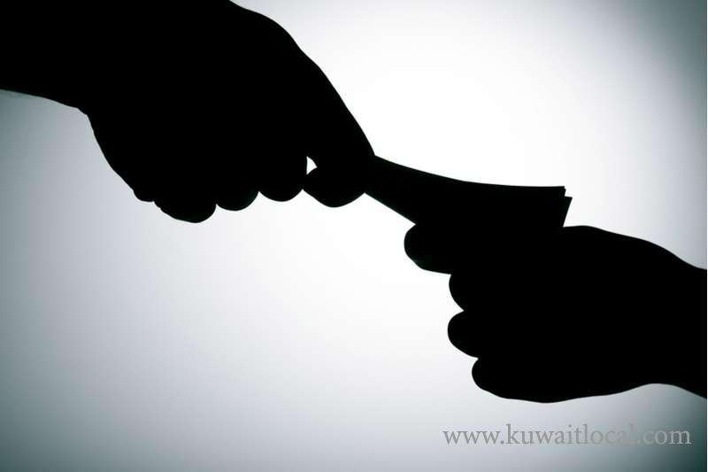 manager-caught-taking-kd-750-bribe_kuwait
