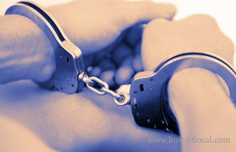 hawally-security-directorate-have-arrested-an-indian-held-with-liquor_kuwait