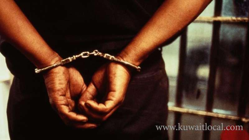 cid-arrested-40-year-old-kuwaiti-for-possessing-porno-material-to-customers_kuwait
