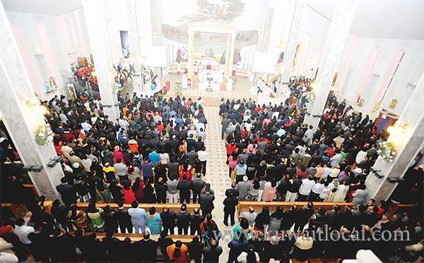 thousands-of-christians-attended-the-annual-christmas-eve_kuwait