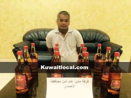indian-arrested-with-12-imported-liquor-bottles_kuwait