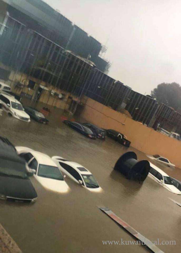 heavy-rains-on-tuesday-caused-severe-flooding-in-saudi-arabia_kuwait