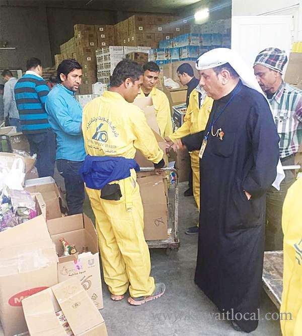 municipality-raided-a-foodstuff-warehouse-46-tons-of-spoilt-foodstuff-destroyed-in-shuwaikh_kuwait