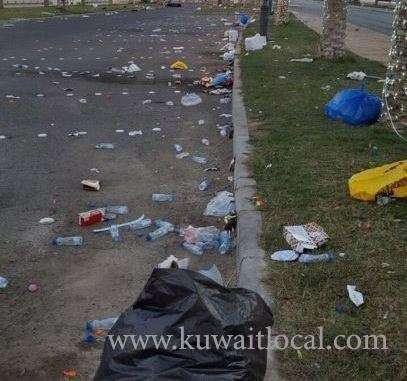 workers-cleaning-the-streets-after-the-celebration-holidays_kuwait