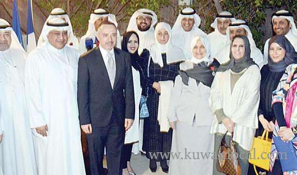 mosa-resolves-problem-of-indian-workers-not-paid-by-firm_kuwait