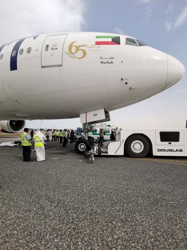 مقتل طاقم من شركة الخطوط الجوية الكويتية أثناء قيامها بسحب طائرة بوينج 777-300ER