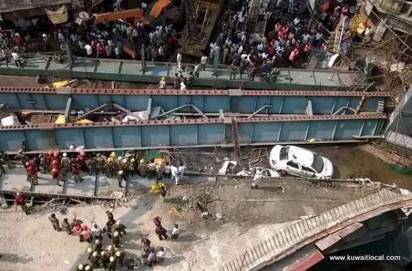 انهار جسر الطيران في الهند وترك العديد من القتلى